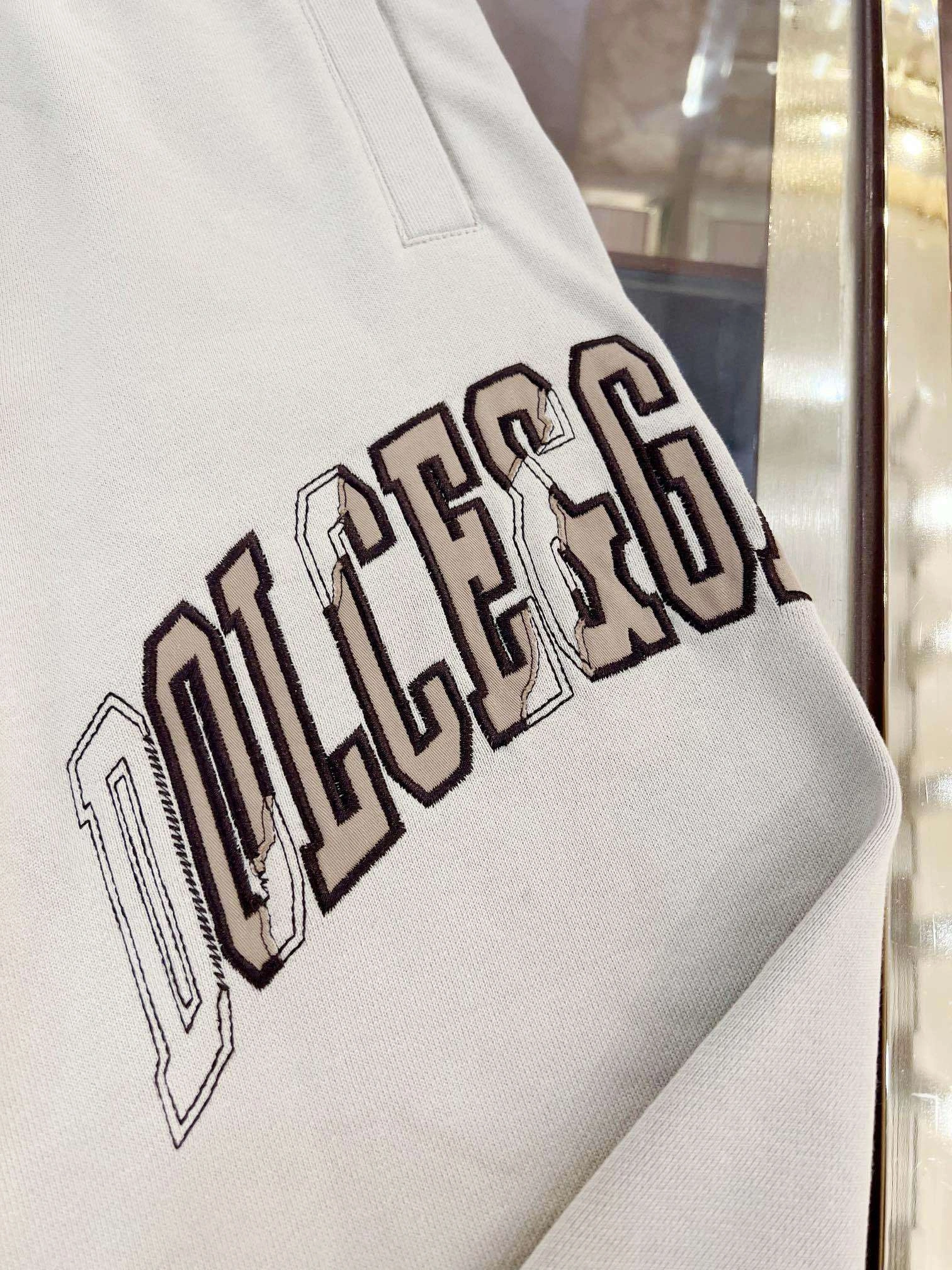 wg.luxury- 4o835& embroidery logo item:D-F409J1907